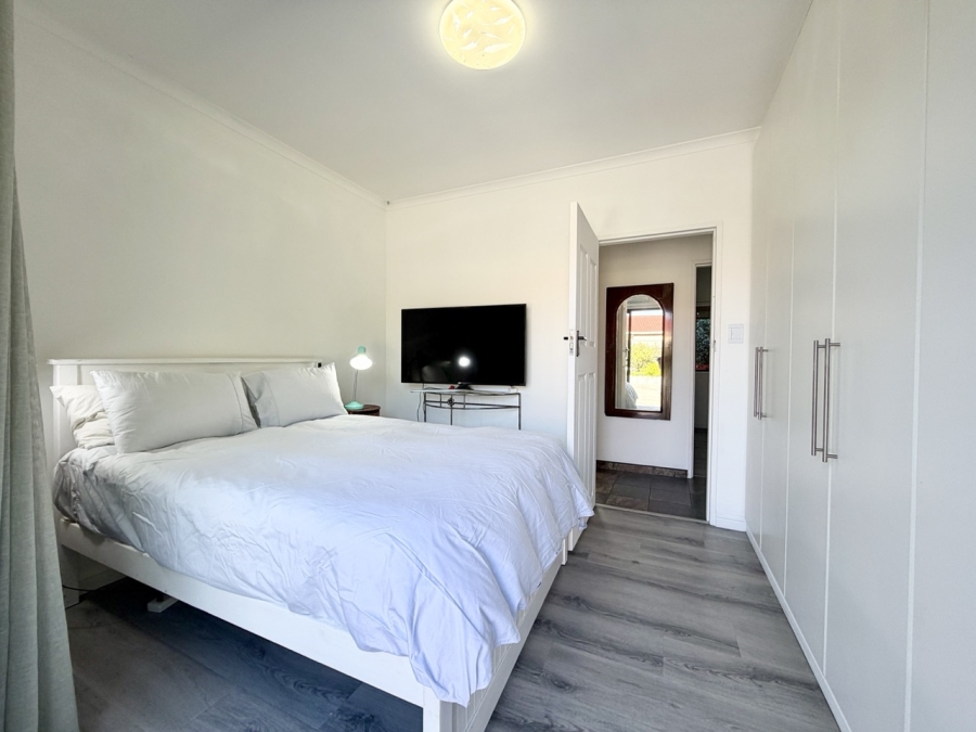 5 Bedroom Property for Sale in Flamingo Vlei Western Cape